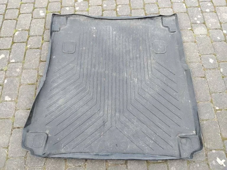 Bagāžnieka paklājiņš (gumijas) 3Z122ADE01