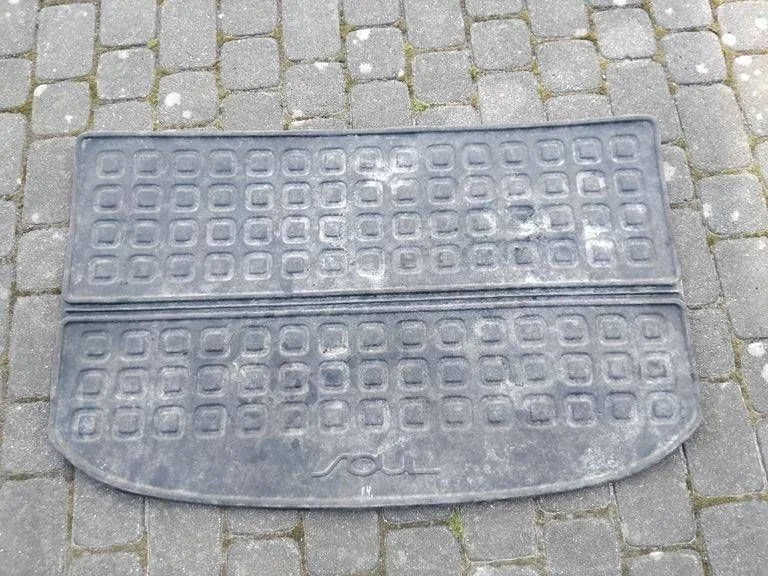 Rubber trunk/boot mat liner