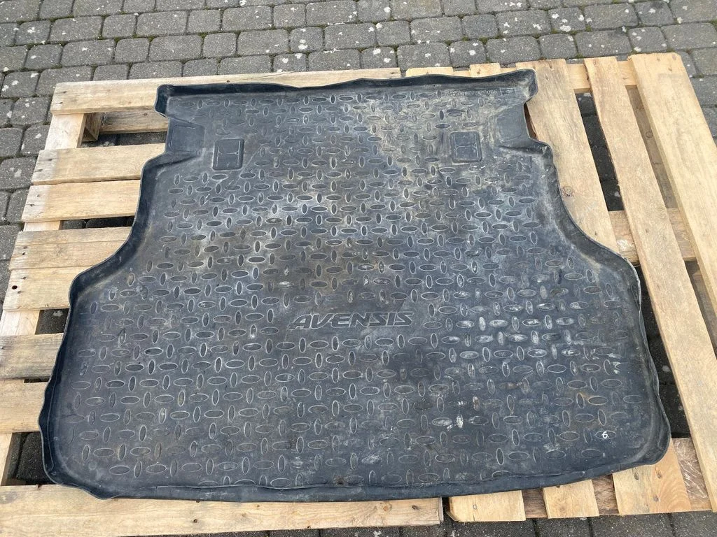 Pagasiruumi kummimatt – Toyota Avensis T250 (2003-2006)