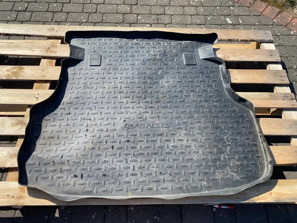 Pagasiruumi kummimatt – Toyota Avensis T250 (2003-2006)