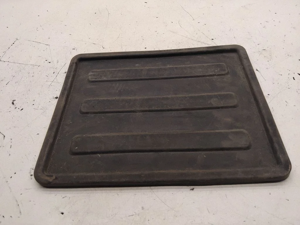 Rear floor mat HY3M130A88AA