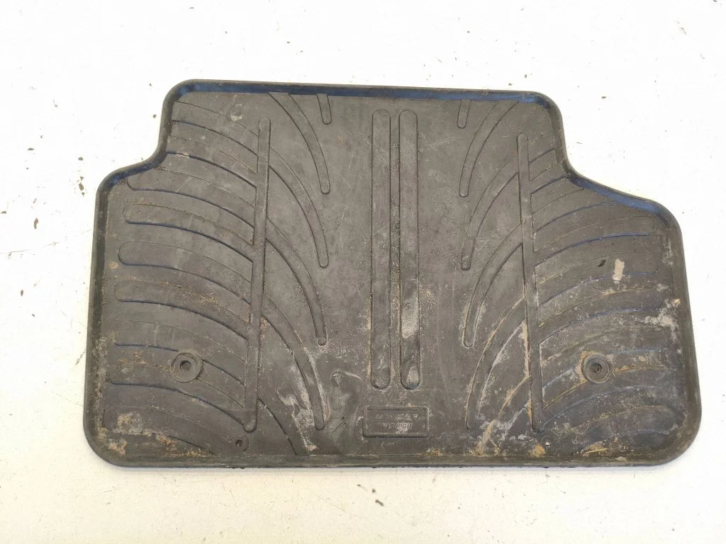 Rear floor mat – rear right