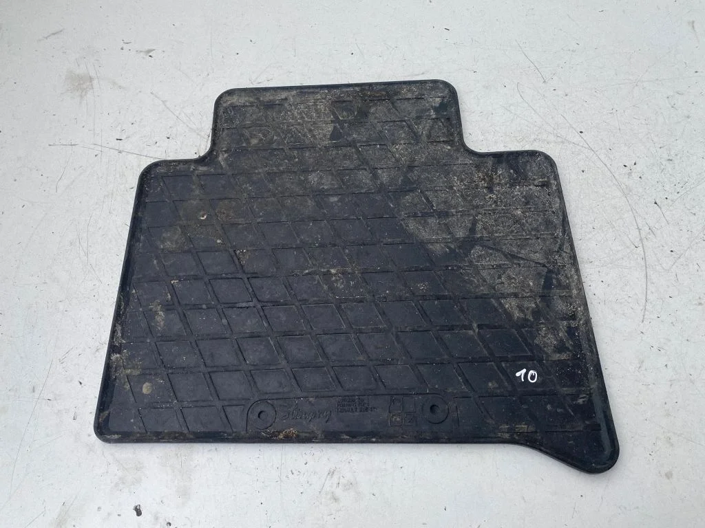 Rear floor mat