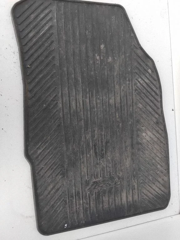 Priekšējais paklājiņš 8A6J13010FA