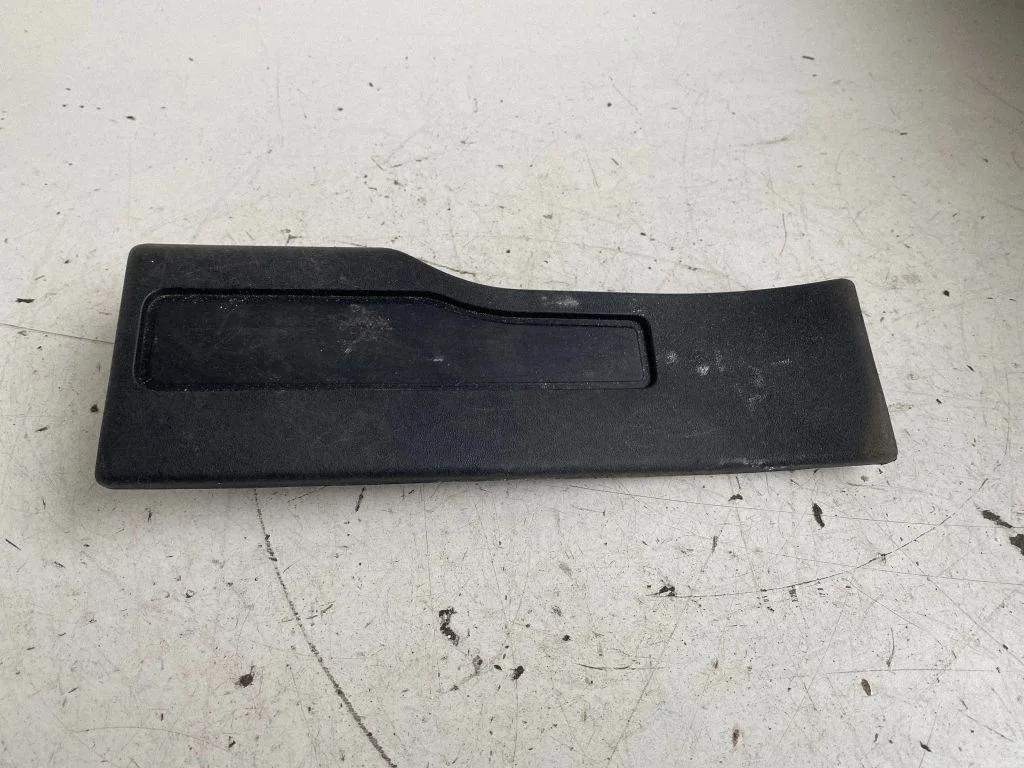 Rear sill trim cover BJ3213245AE