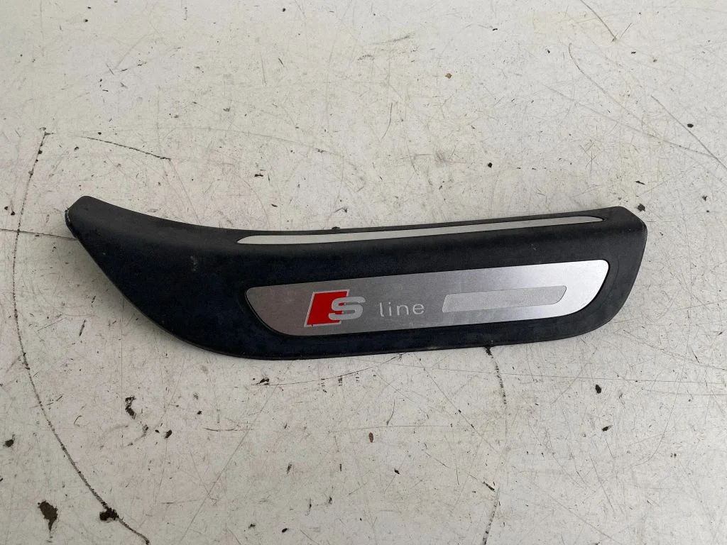 Aizmugurējā sliekšņa apdare (iekšējā) 8R0853376