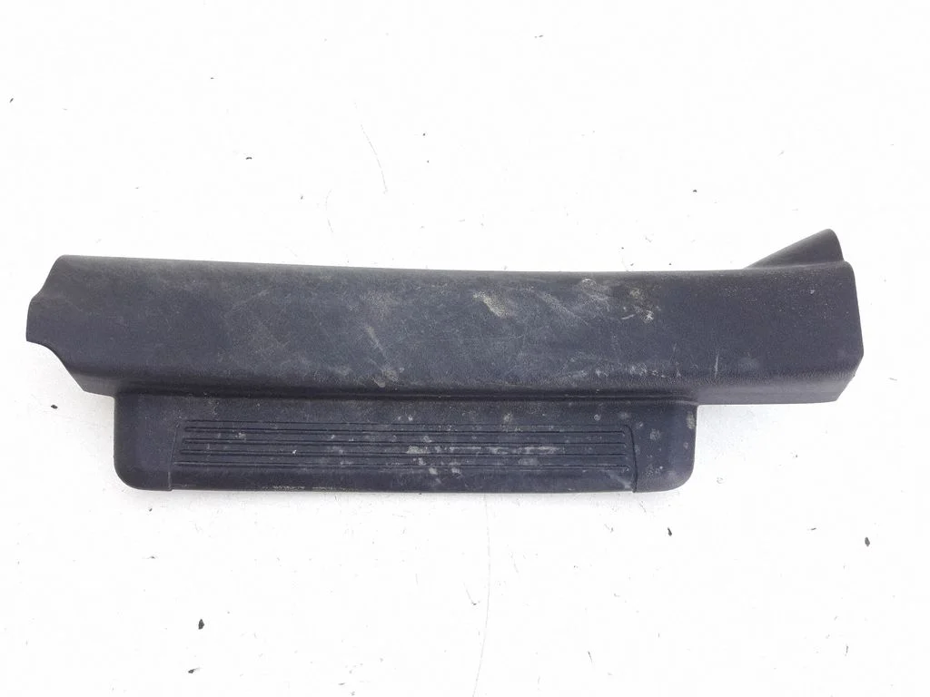 Aizmugurējā sliekšņa apdare (iekšējā) 6791853030