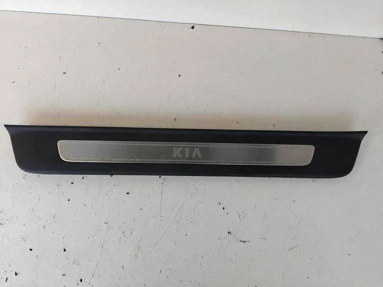 Priekšējā sliekšņa apdare (iekšējā) 85873D4500