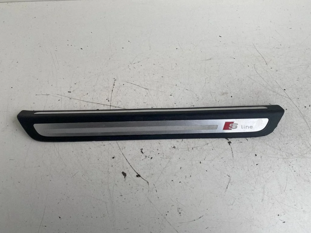 Priekšējā sliekšņa apdare (iekšējā) 8R0853373