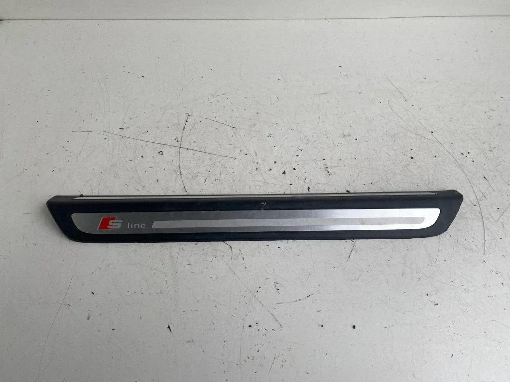 Priekšējā sliekšņa apdare (iekšējā) 8R0853374
