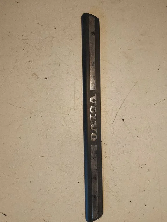 Front sill trim cover – Volvo V70 (2000-2004)