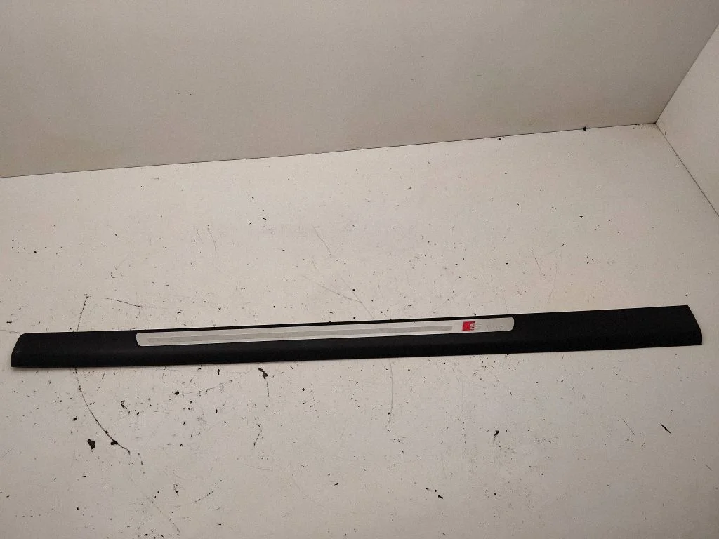Priekšējā sliekšņa apdare (iekšējā) 4F0853373H