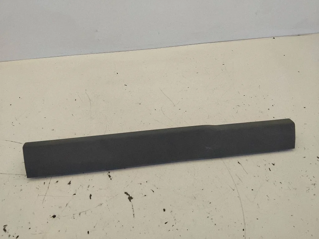 Priekšējā sliekšņa apdare (iekšējā) AM51R13201ACW