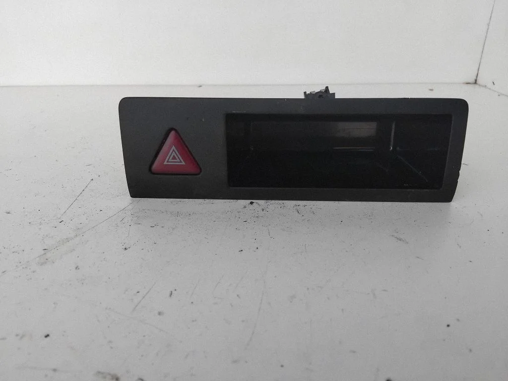 Hazard light switch – Volkswagen Transporter - Caravelle T5 (2003-2015)