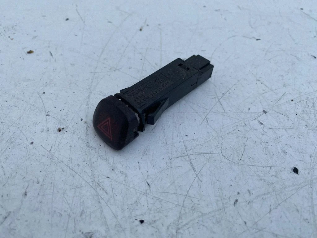 Hazard light switch – Volvo S80 (1999-2003)