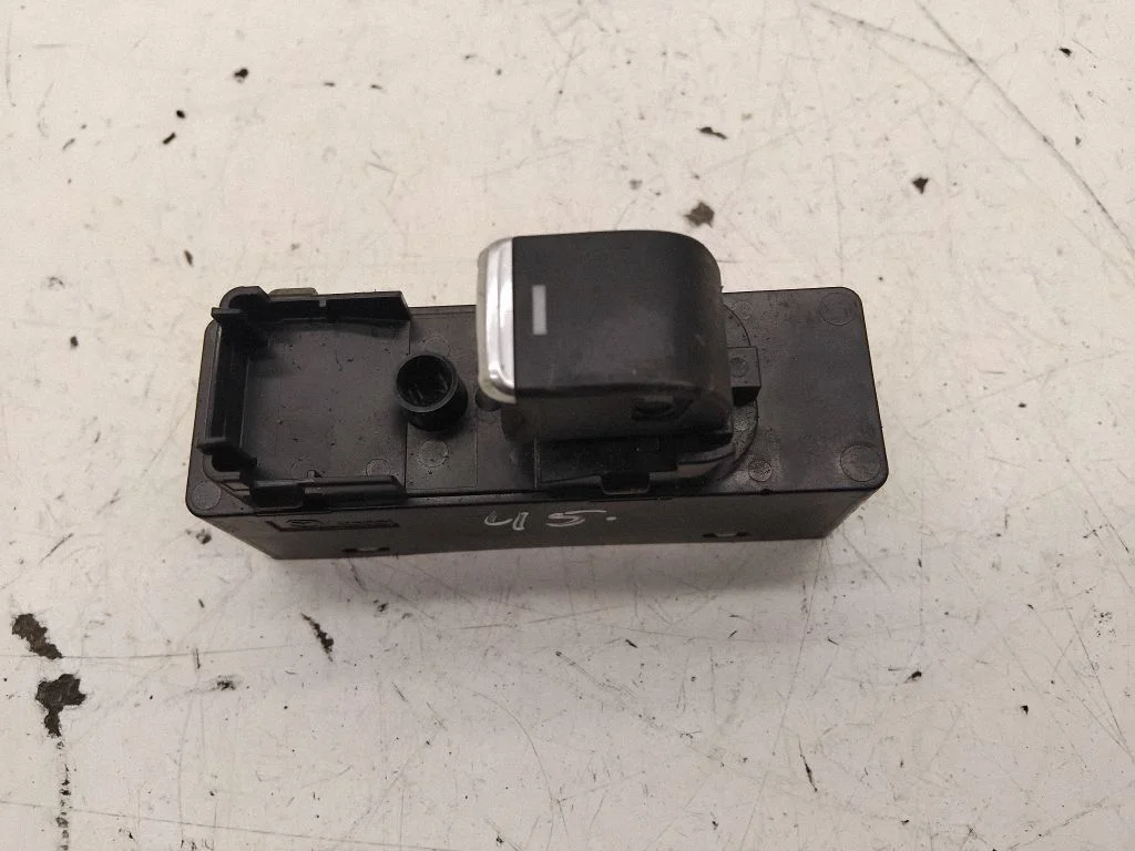 Elektrisko logu slēdzis KA1F66370