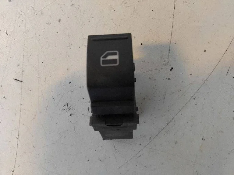 Electric window control switch – Volkswagen Tiguan (2007-2016)