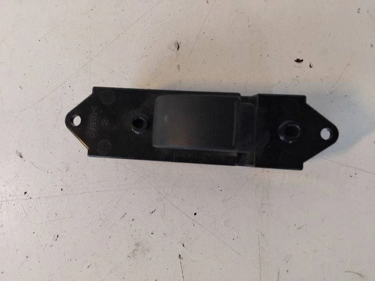 Elektrisko logu slēdzis 8608A182
