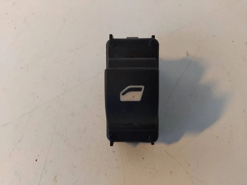 Electric window control switch – Peugeot 3008 I (2008-2015)