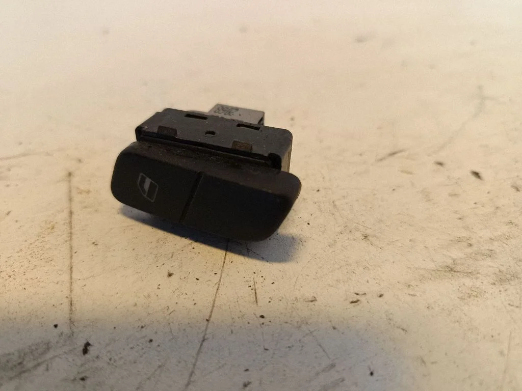 Electric window control switch – Volkswagen Polo IV 9N3 (2005-2009)