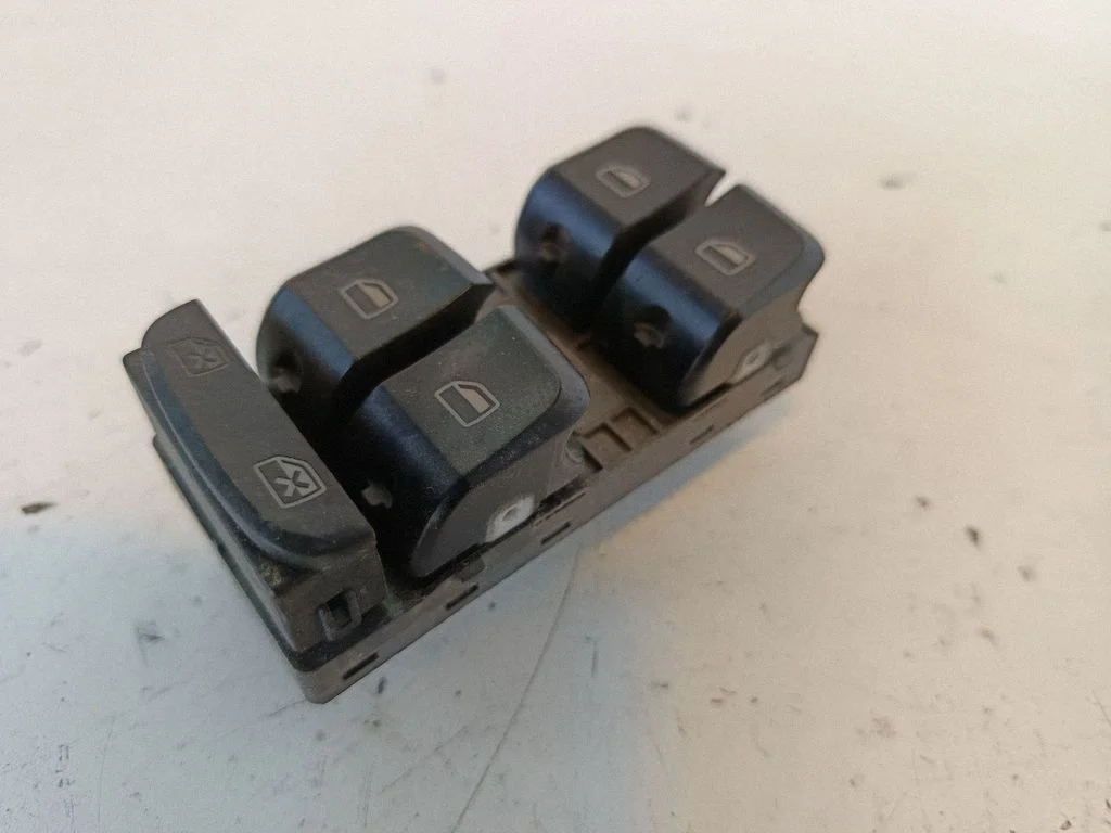 Electric window control switch – Audi A4 Allroad B8 (2008-2016)