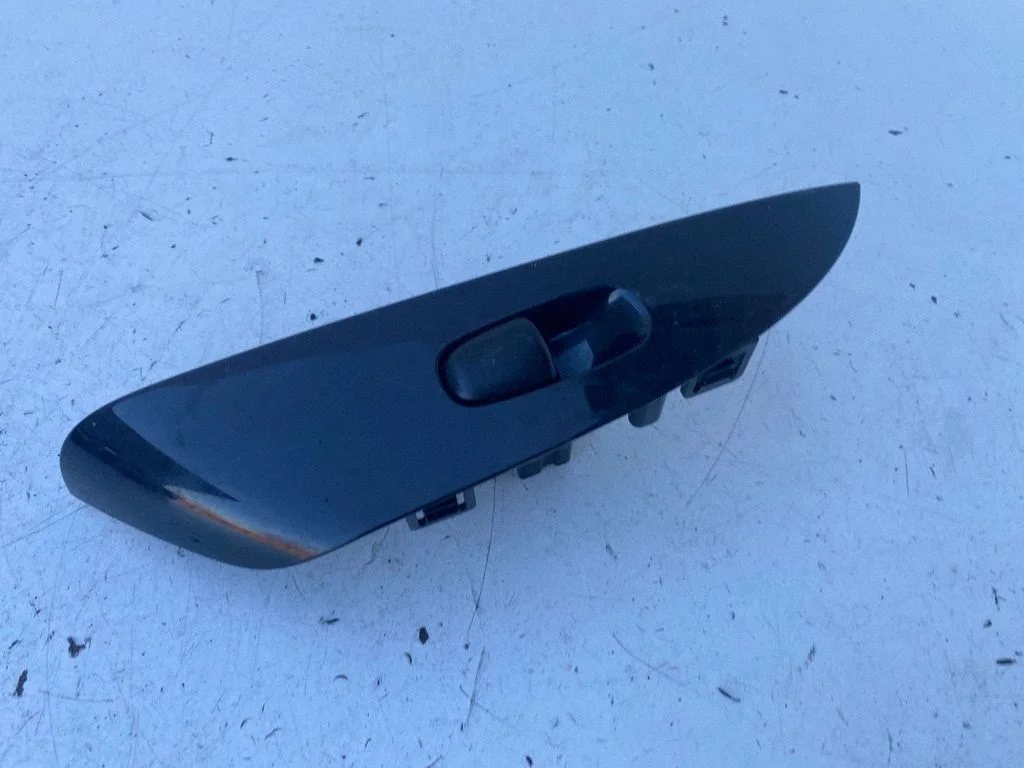 Electric window control switch 829613NA0A