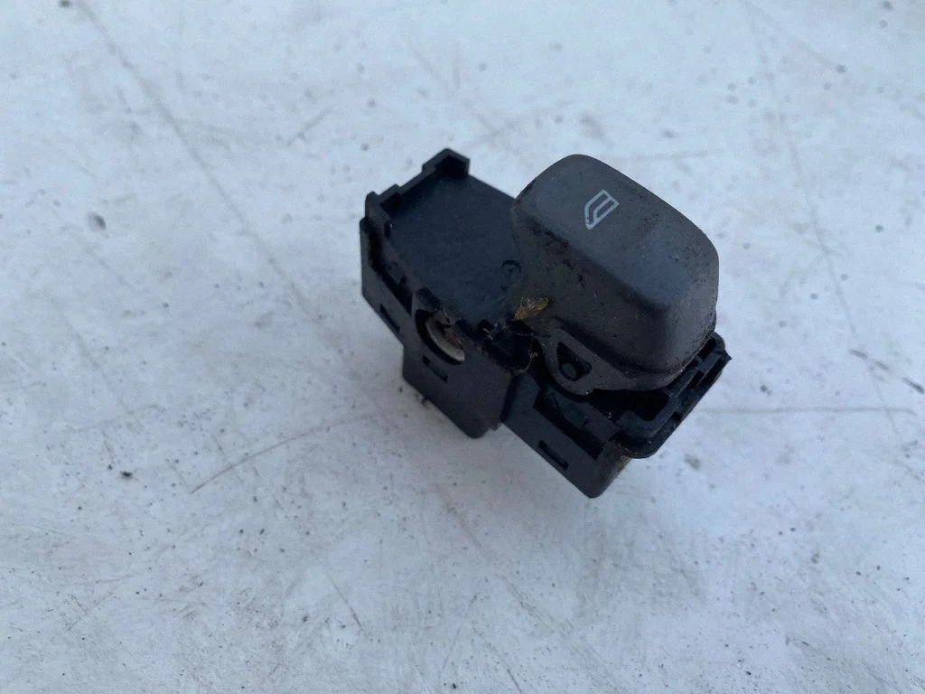 Elektrisko logu slēdzis – Volvo V70 (2000-2004)