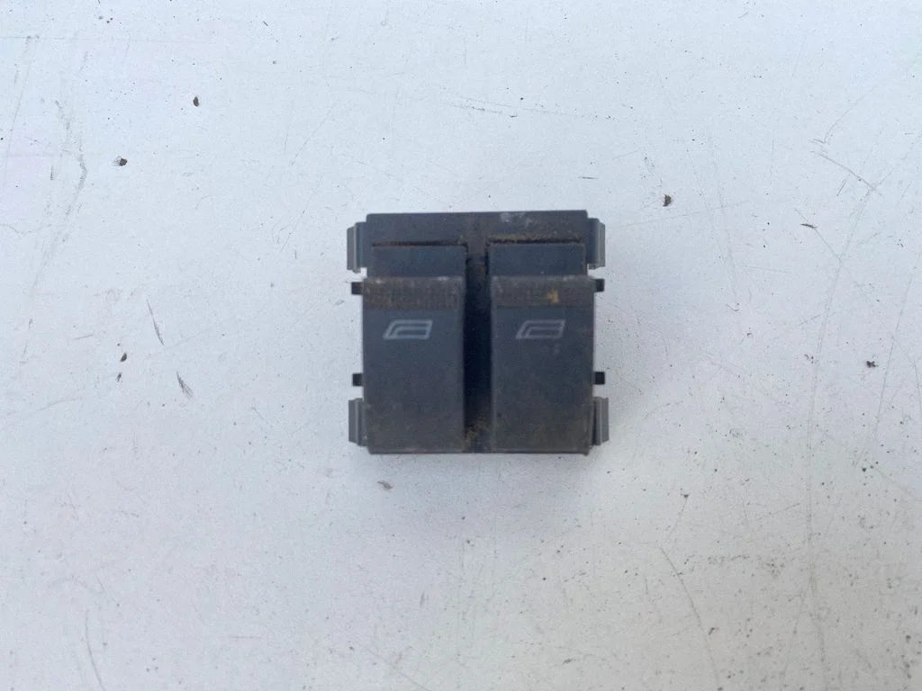 Elektrisko logu slēdzis 8L0959851