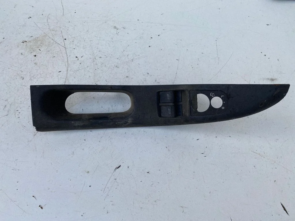 Elektrisko logu slēdzis 8L0959851
