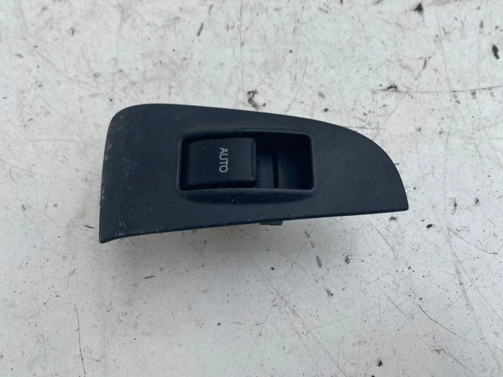 Electric window control switch – Toyota Avensis T250 (2003-2006)