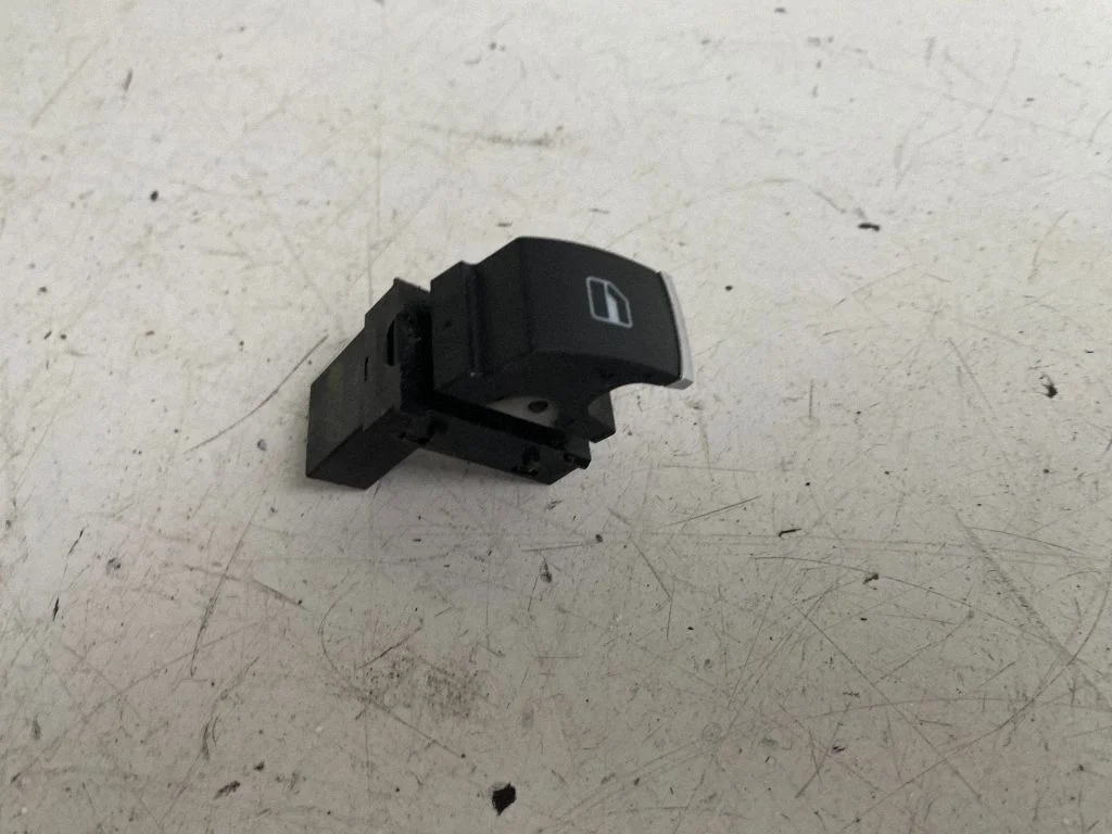 Elektrisko logu slēdzis 8K0959855