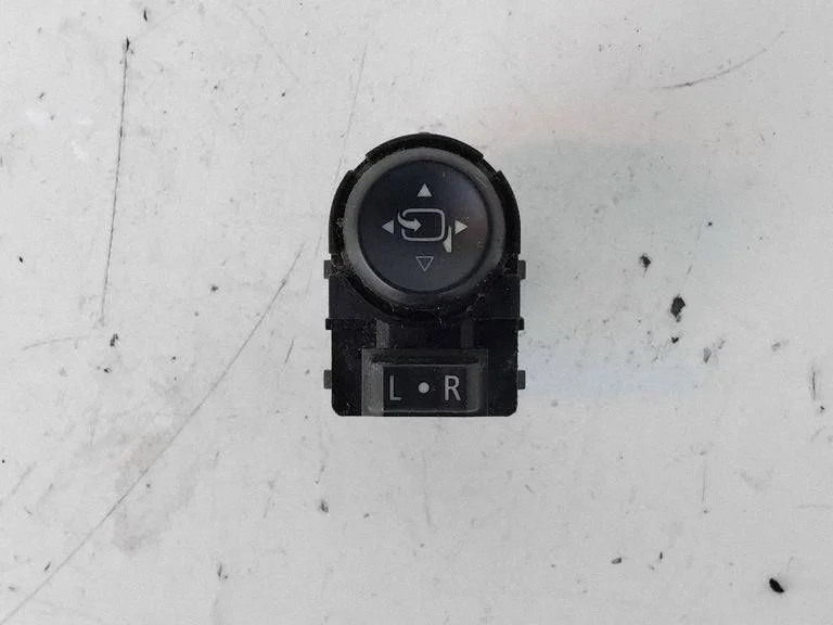 Wing mirror switch