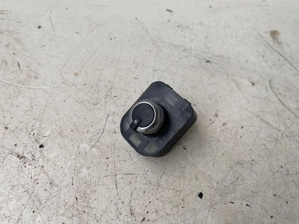 Wing mirror switch 8V09595650