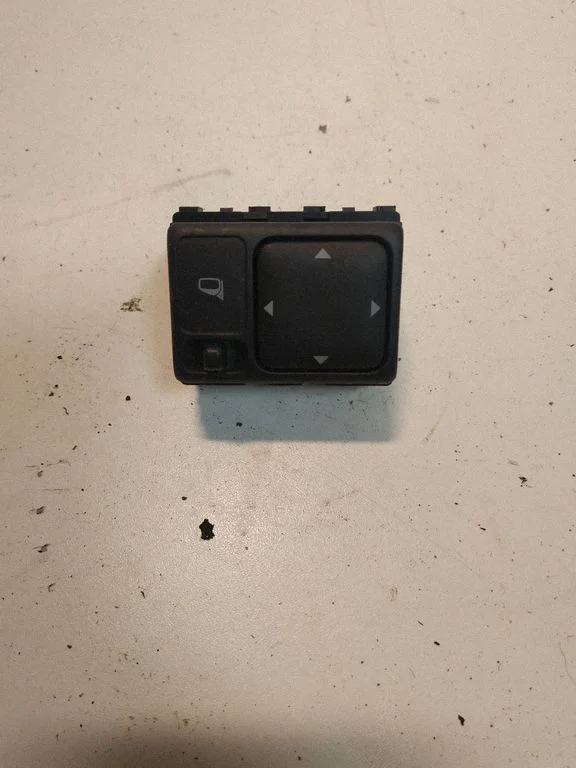Wing mirror switch