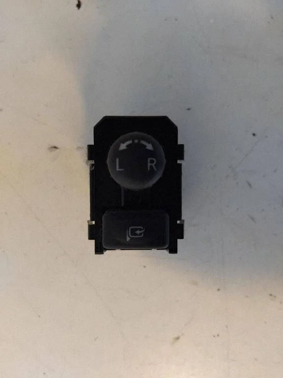 Wing mirror switch – left