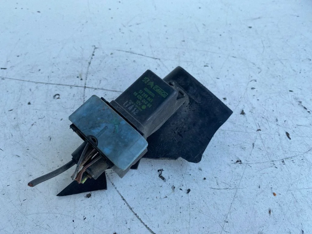 Kvēlsveču priekšuzsildes relejs 9802424080