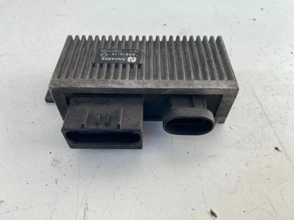 Glow plug pre-heat relay 7700111525