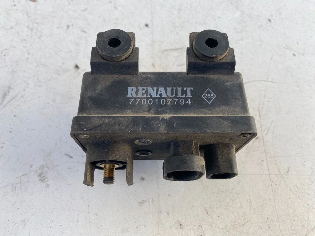Eelsüüteküünalde relee 7700107794