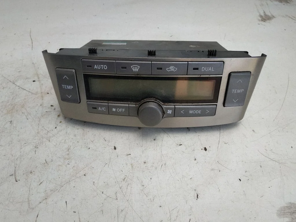 Climate control unit – Toyota Avensis T250 (2003-2006)