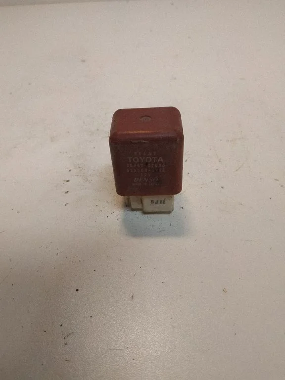 Other relay 9098702006 – Toyota Hiace (H200) (2004-)