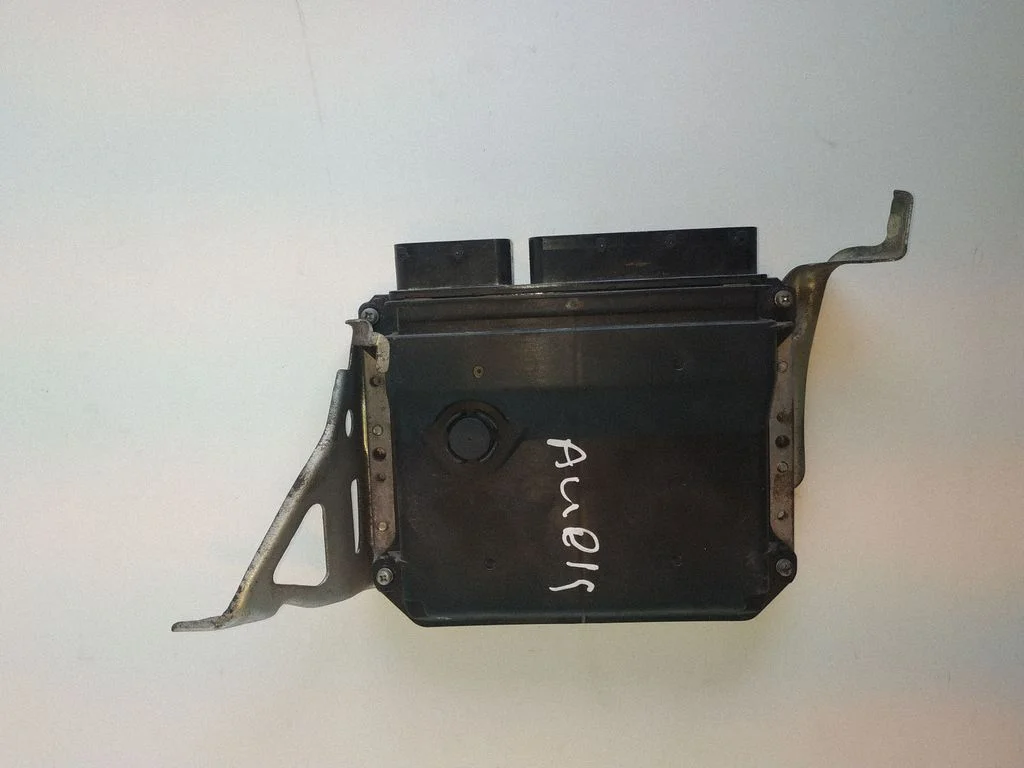 Dzinēja vadības bloks 8966102D91