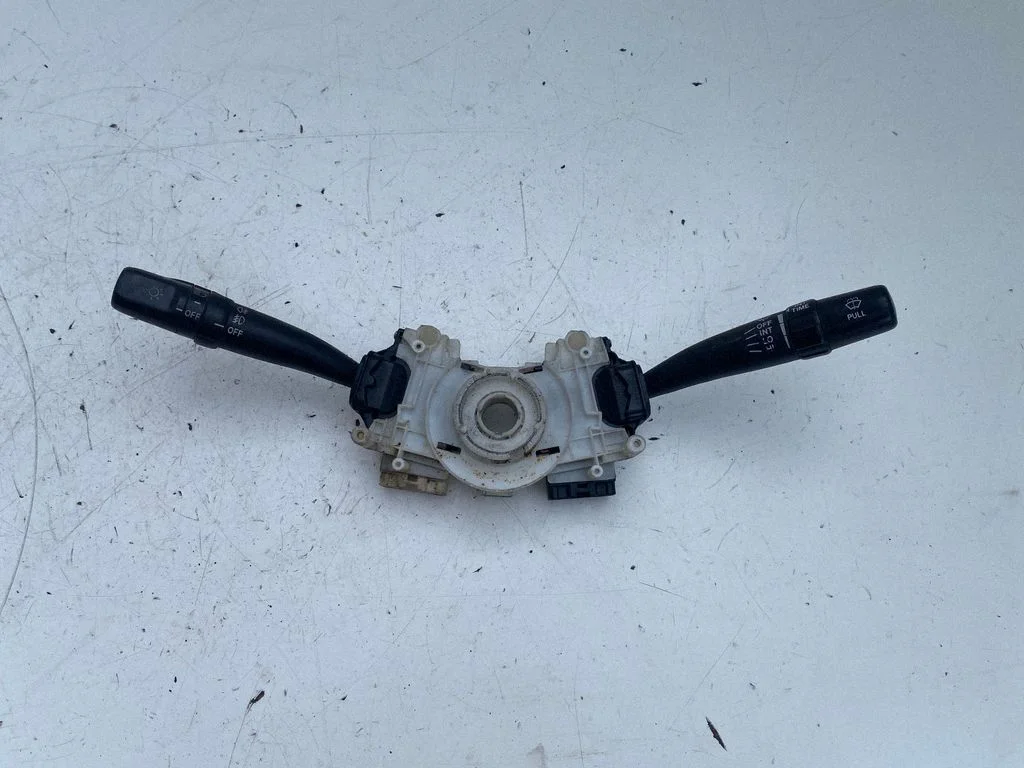 Wiper turn signal indicator stalk/switch 17B553