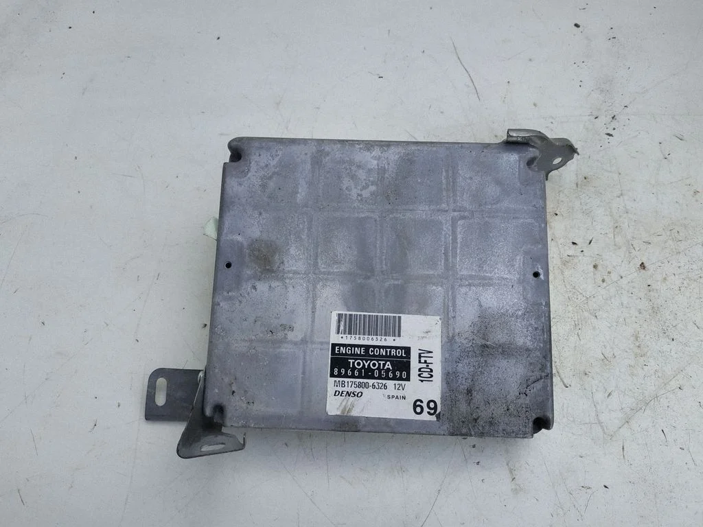 Dzinēja vadības bloks – Toyota Avensis T250 (2003-2006)