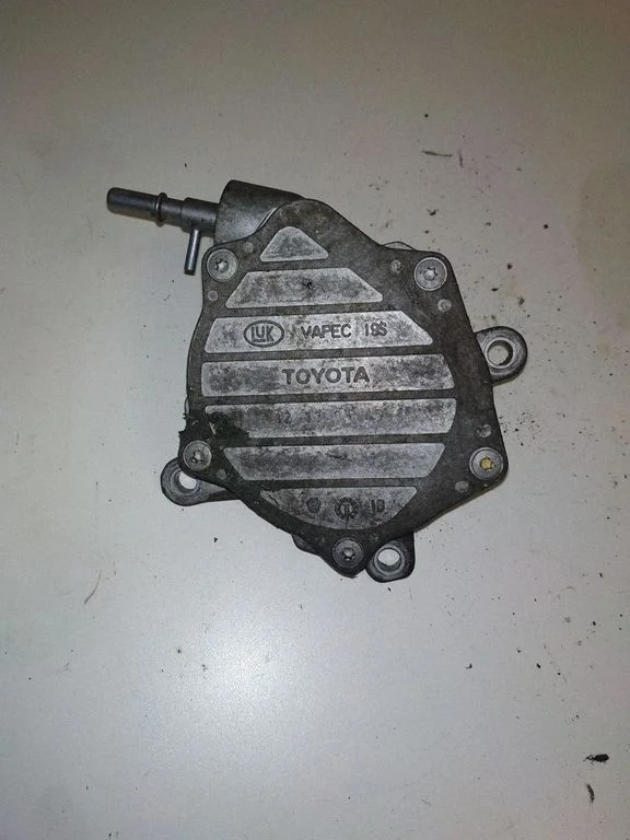 Vacuum pump – Toyota Corolla Verso E121 (2004-2007)