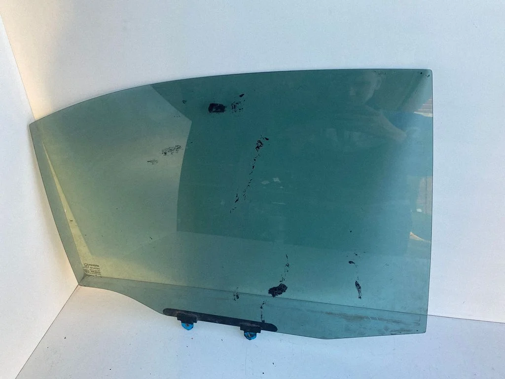 Rear door window glass – right