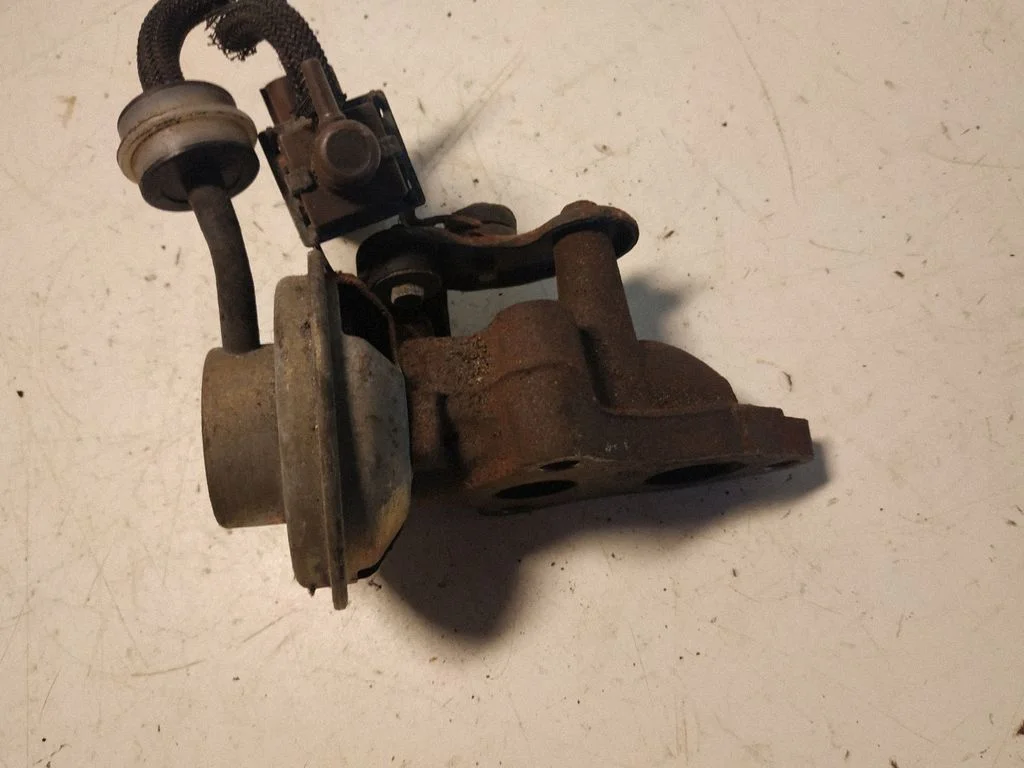 EGR vārsts – Toyota Avensis T220 (2000-2003)