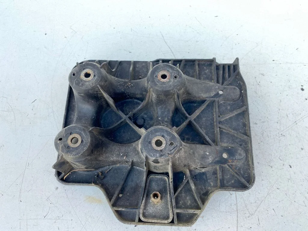 Akumulatora paliktnis – Audi A3 S3 8L (1996-2003)