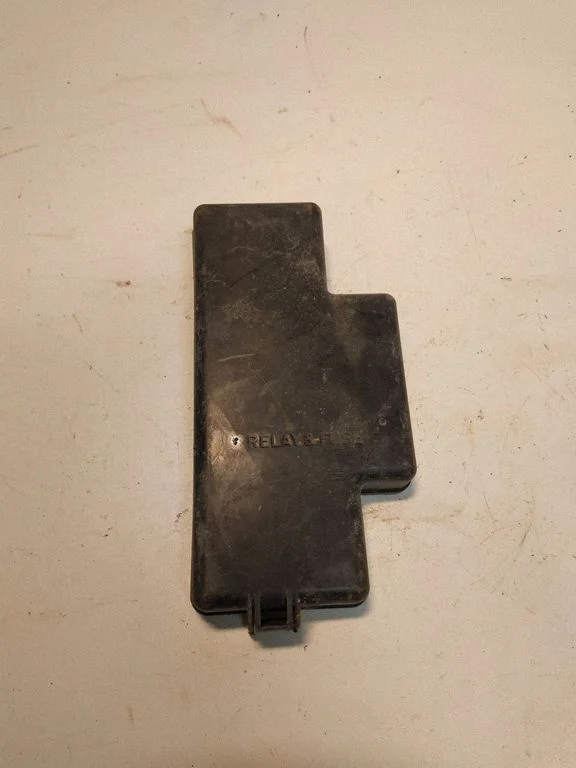 Fuse box cover 8266226200 – Toyota Hiace (H200) (2004-)