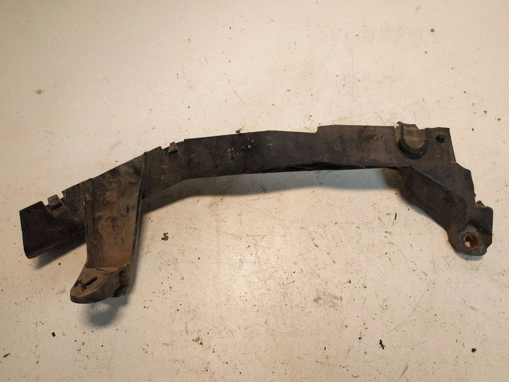 Cita motora nodalījuma detaļa 8260490009