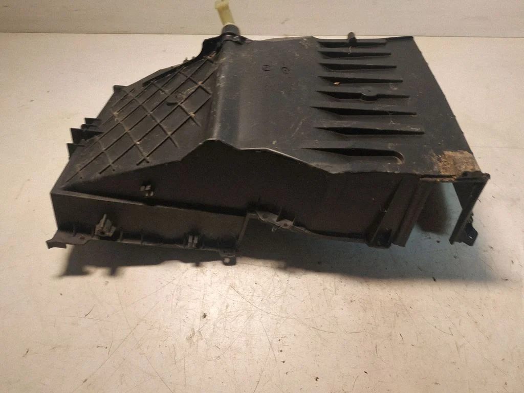 Cita salona detaļa 4M5H18K418A